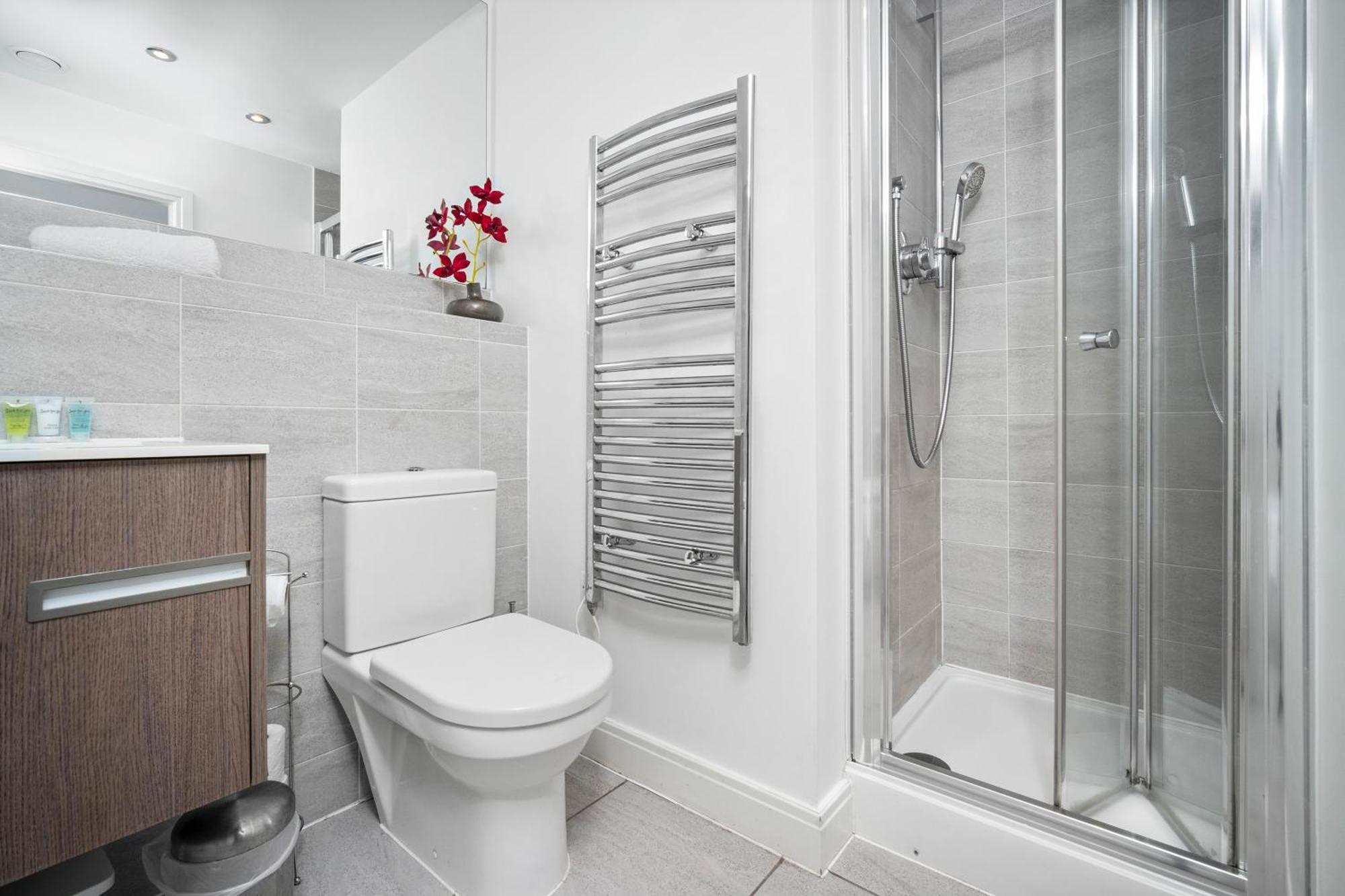 New Luxe Apartment - Secure Parking - Birmingham City Centre - Netflix - Wifi - Top Rated - 54M المظهر الخارجي الصورة